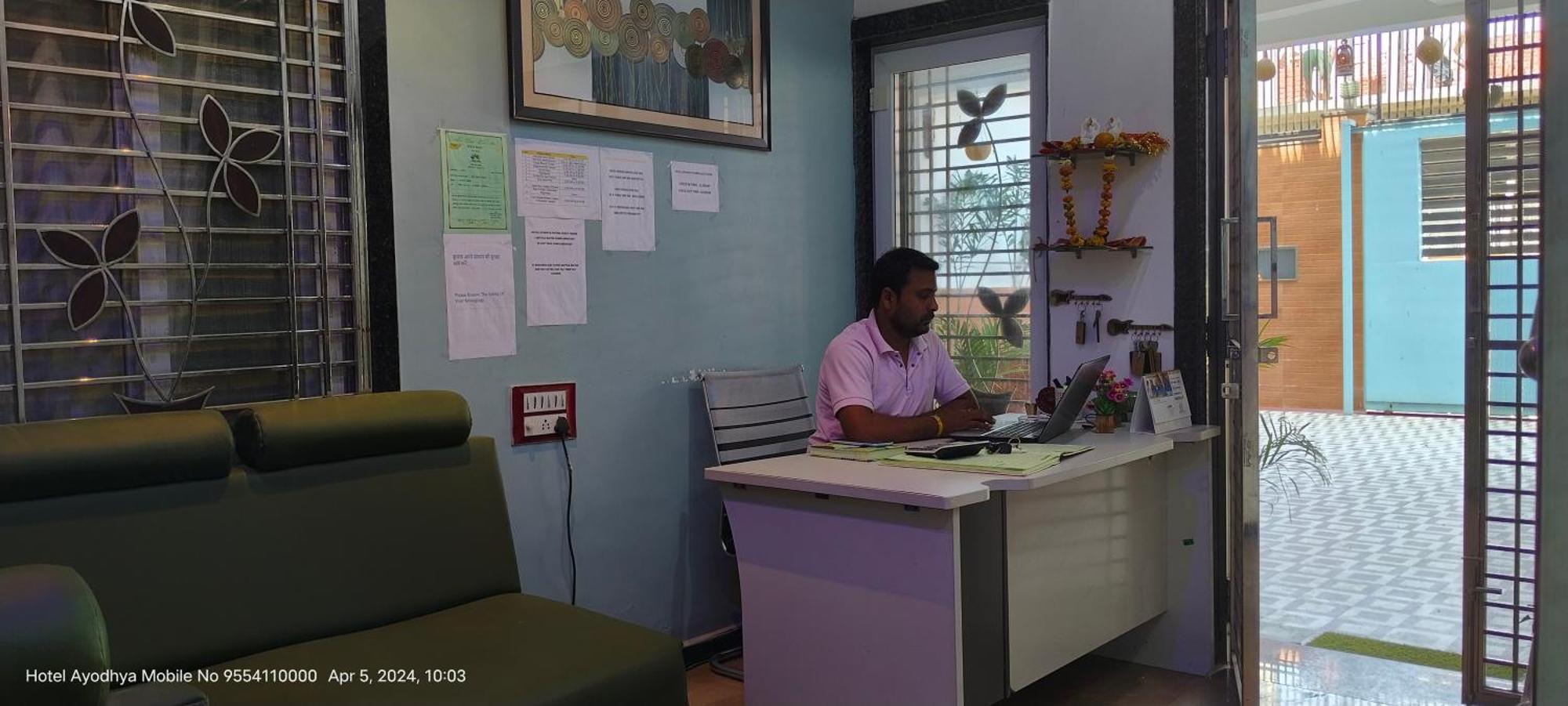 Hotel Ayodhya Paying Guest Bagian luar foto